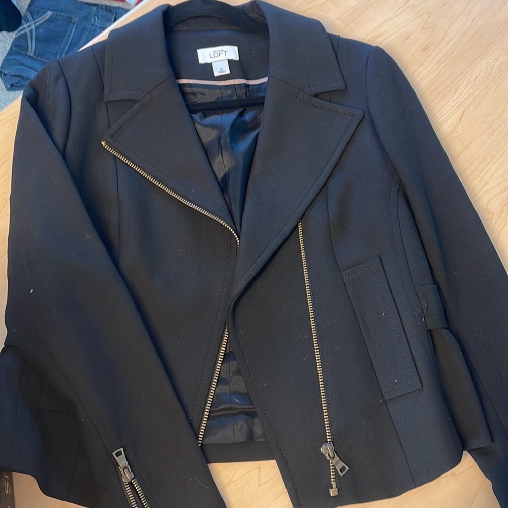 Beautiful jacket - Picture 2 of 4